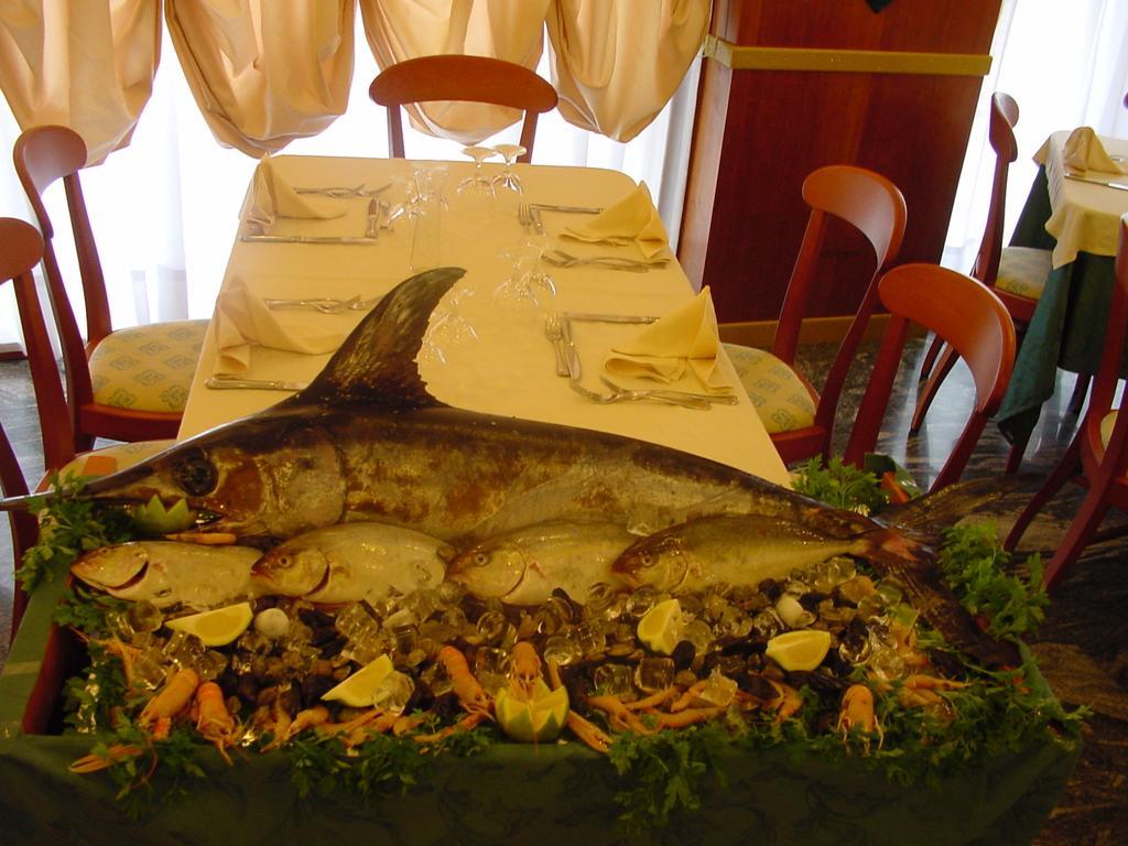 Hotel Ristorante Miramare Marina di Gioiosa Ionica ภายนอก รูปภาพ