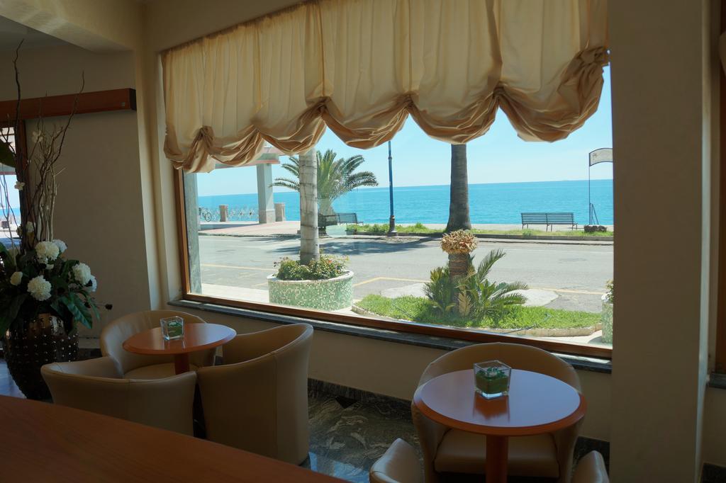 Hotel Ristorante Miramare Marina di Gioiosa Ionica ภายนอก รูปภาพ