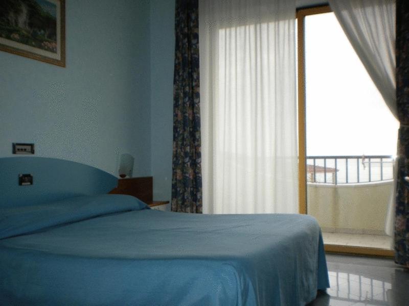 Hotel Ristorante Miramare Marina di Gioiosa Ionica ภายนอก รูปภาพ