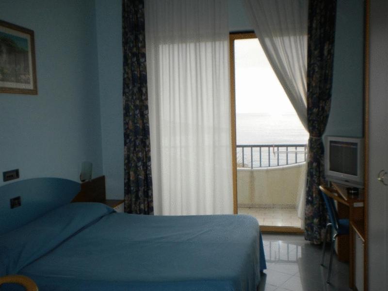 Hotel Ristorante Miramare Marina di Gioiosa Ionica ภายนอก รูปภาพ